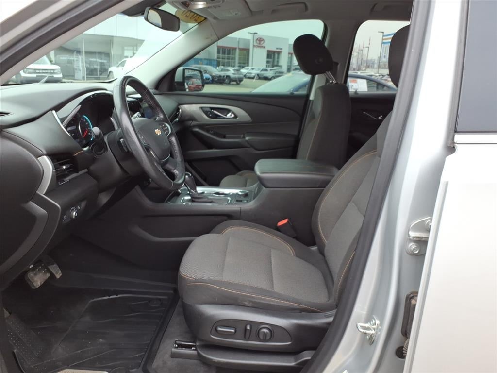 Used 2020 Chevrolet Traverse 1LT with VIN 1GNEVGKW6LJ239110 for sale in Charleston, WV