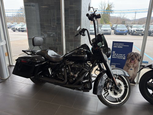 2017 Harley-Davidson FLHRXS Base