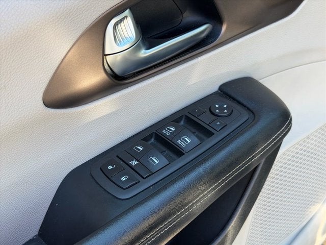 2020 Chrysler Voyager LXI