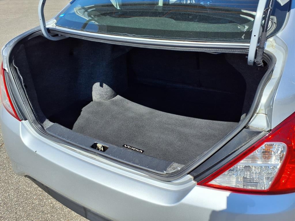 2015 Nissan Versa SV