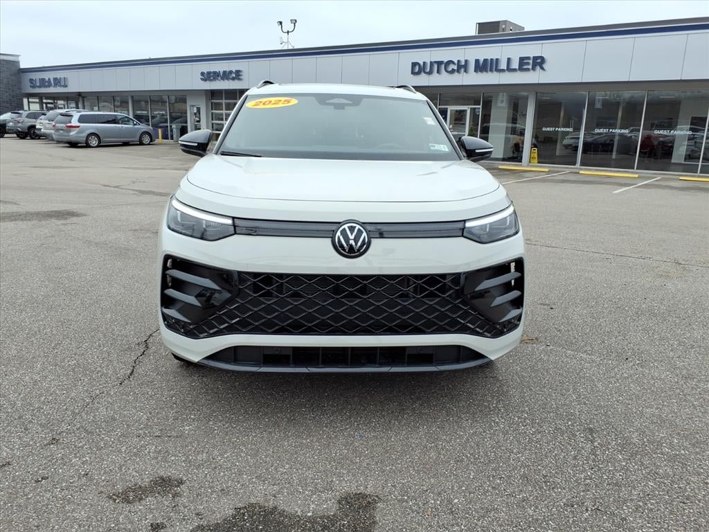 2025 Volkswagen Tiguan SE R-Line Black