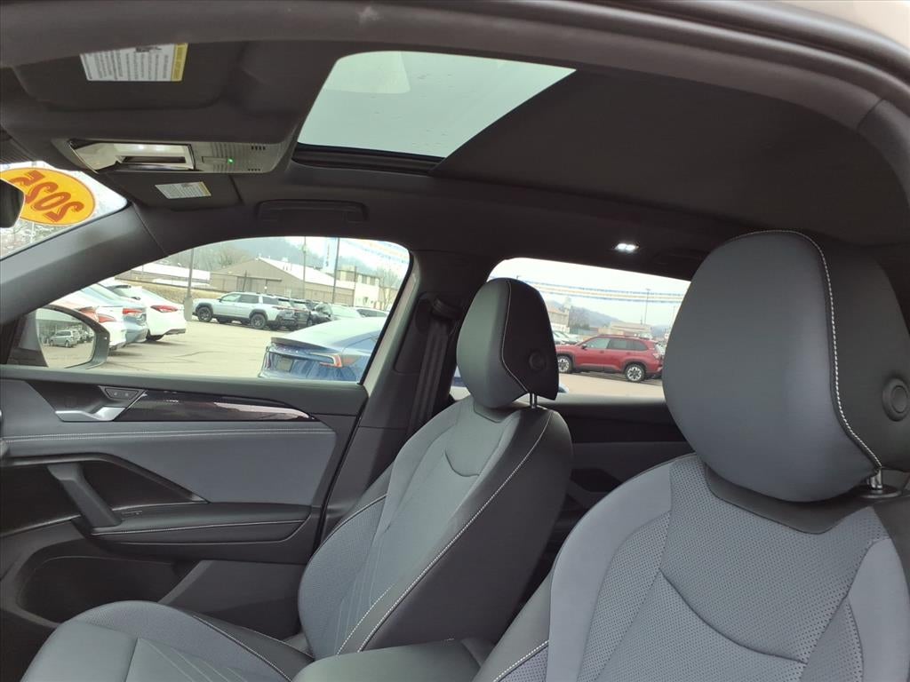 2025 Volkswagen Tiguan SE R-Line Black