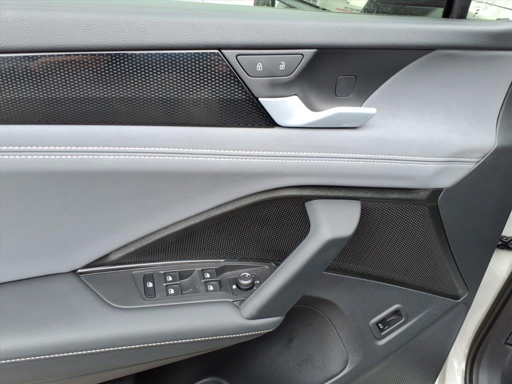 2025 Volkswagen Tiguan SE R-Line Black