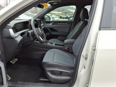 2025 Volkswagen Tiguan SE R-Line Black