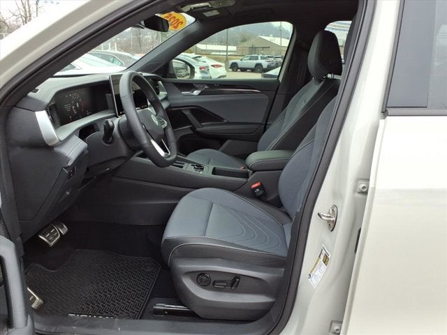 2025 Volkswagen Tiguan SE R-Line Black