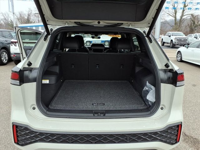 2025 Volkswagen Tiguan SE R-Line Black