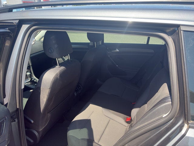 2018 Volkswagen Golf SportWagen S