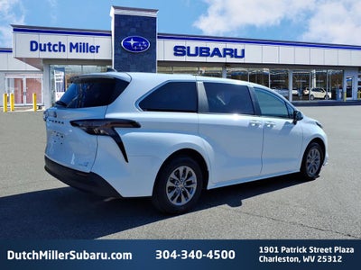 2024 Toyota Sienna LE