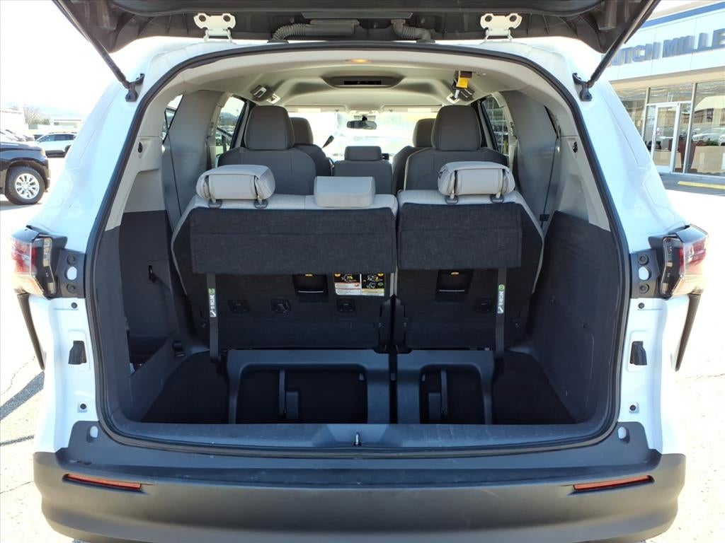 2024 Toyota Sienna LE