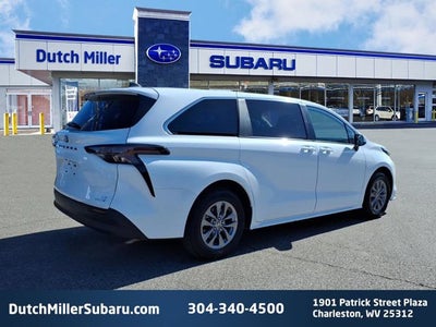 2024 Toyota Sienna LE